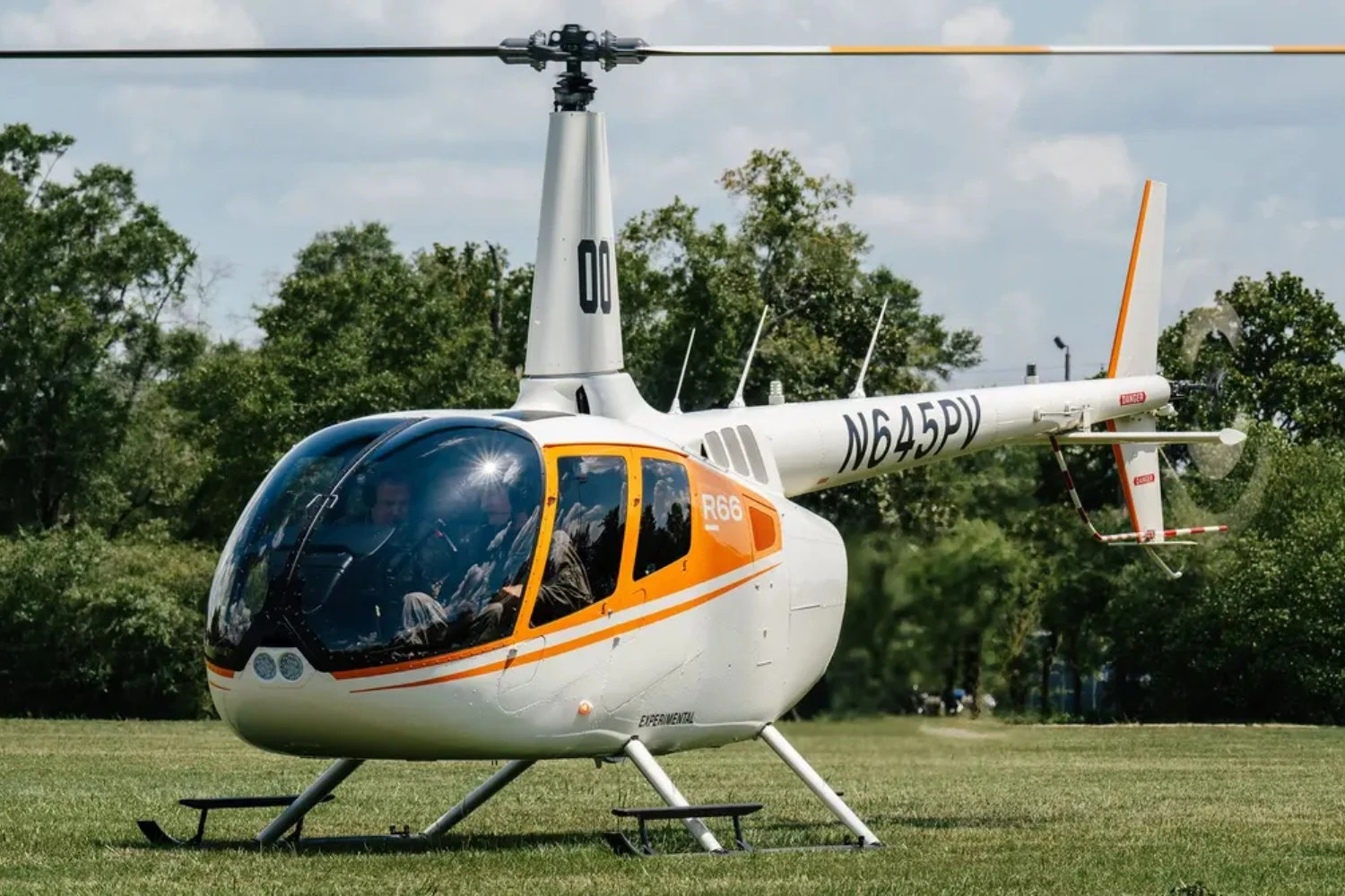 Helicóptero R66 