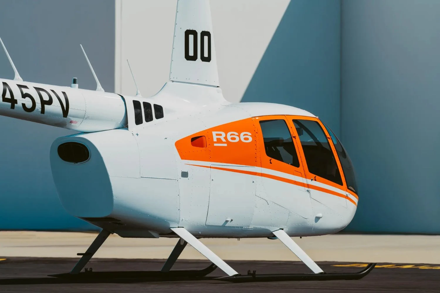 Helicóptero R66 