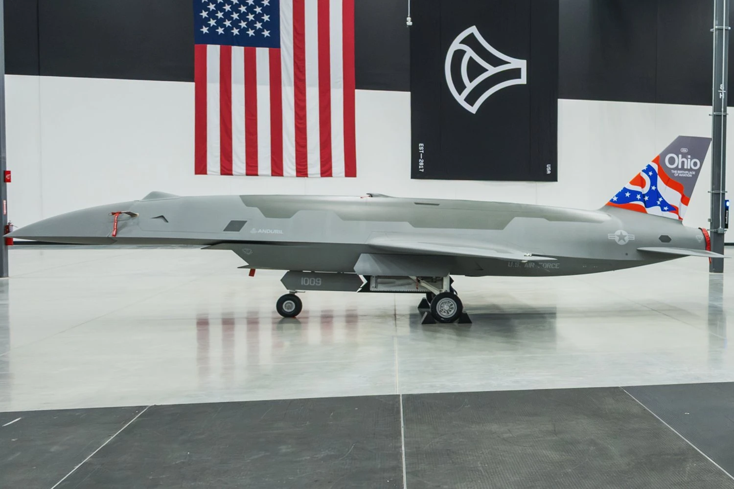 Primeiro YFQ-44A de produção em série