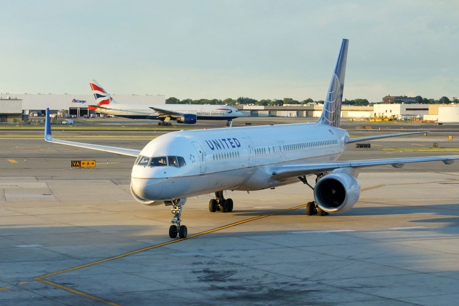 Jato Boeing 757 da United no Aeroporto JFK, em Nova York