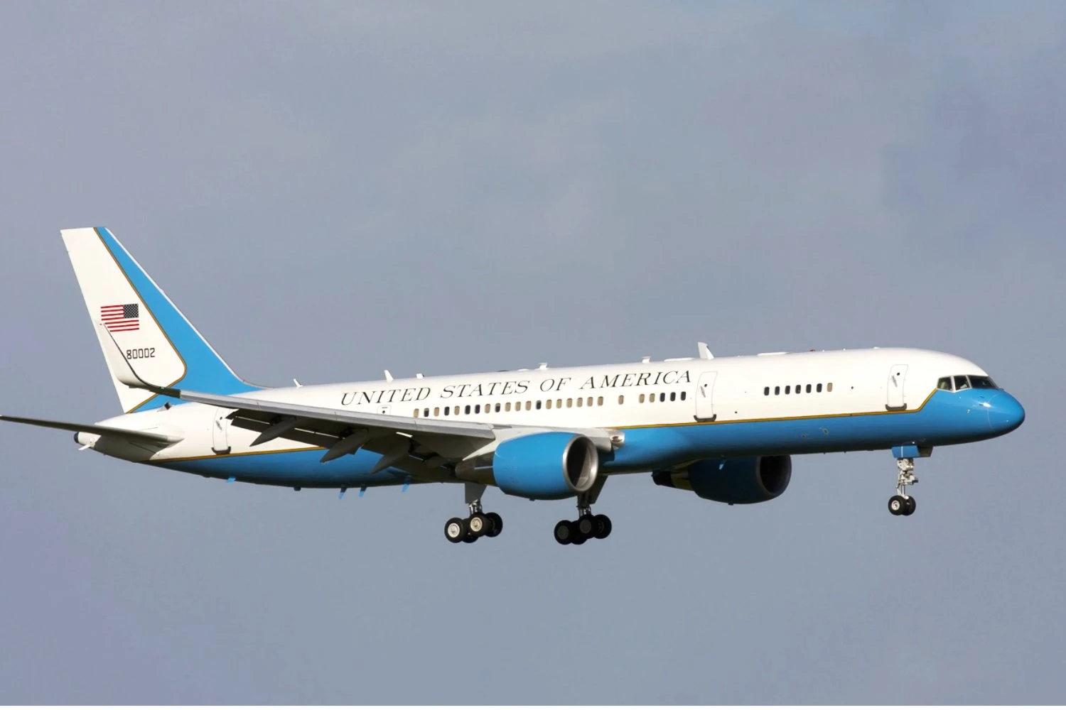 Trump fingiu que iria voar no Air Force One e embarcou em avião menor