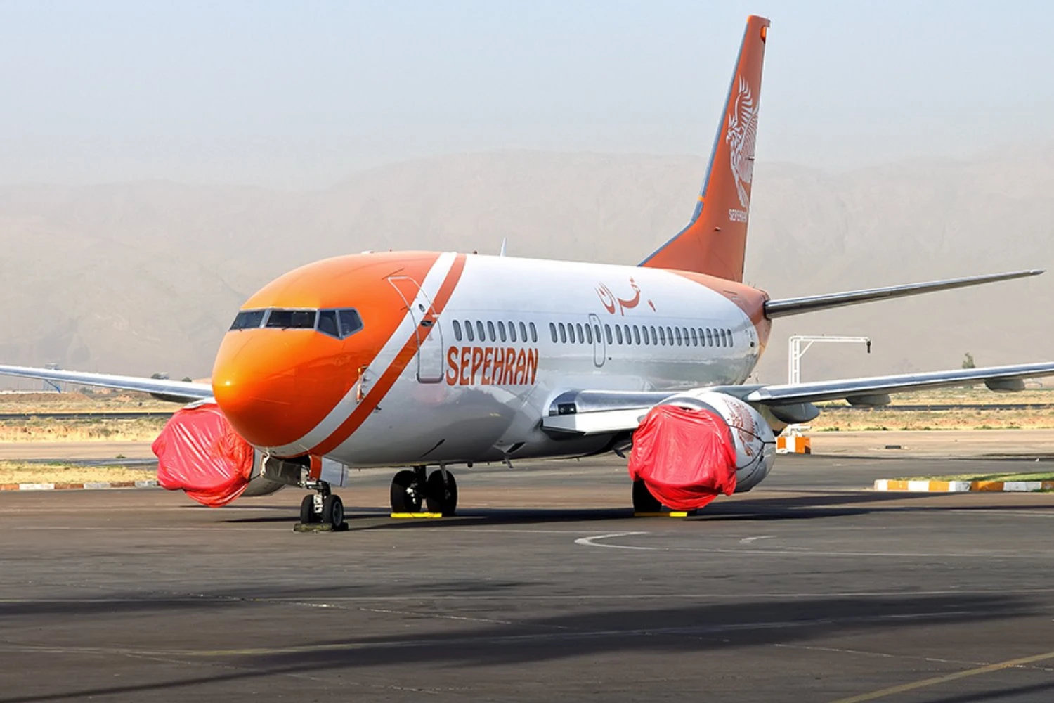Painéis da cabine desabam após Boeing 737 iraniano abortar decolagem