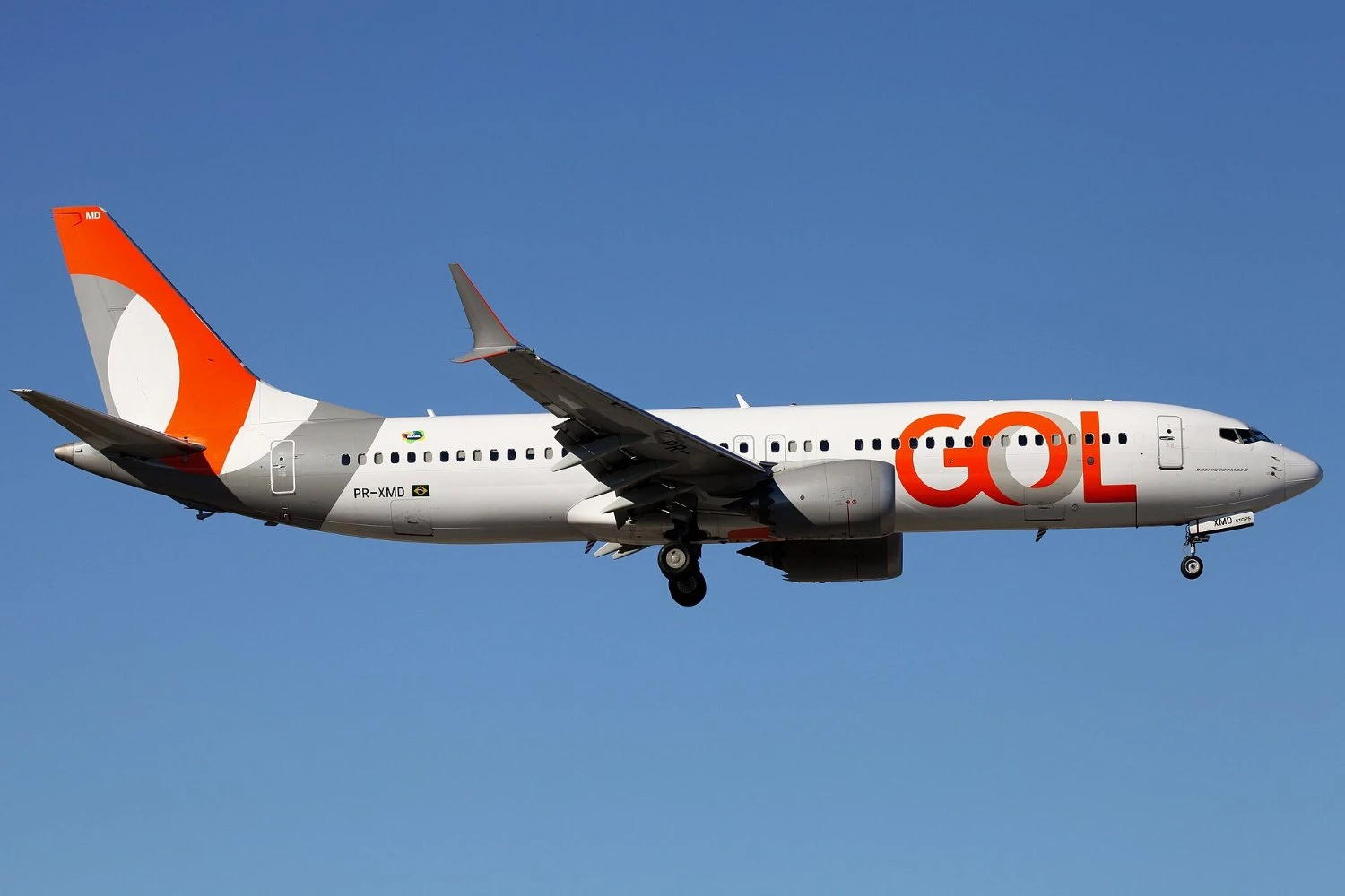 Boeing 737 MAX 8 da GOL declara emergência e retorna a Goiânia