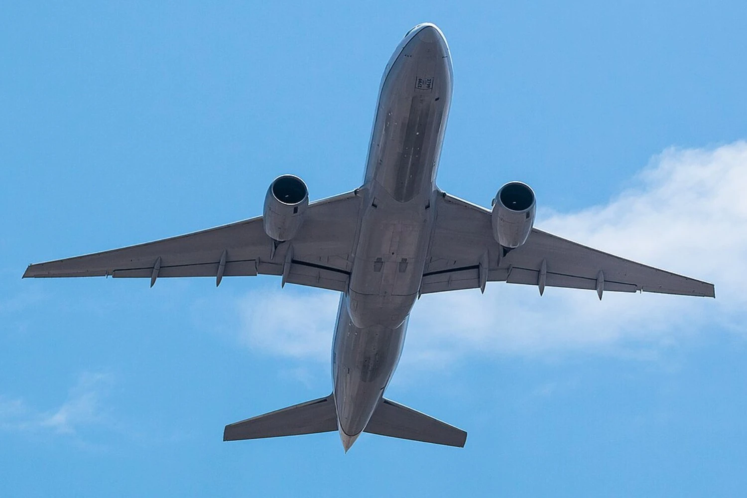 Stratolaunch adquire Boeing 777 para ampliar testes de voo hipersônico