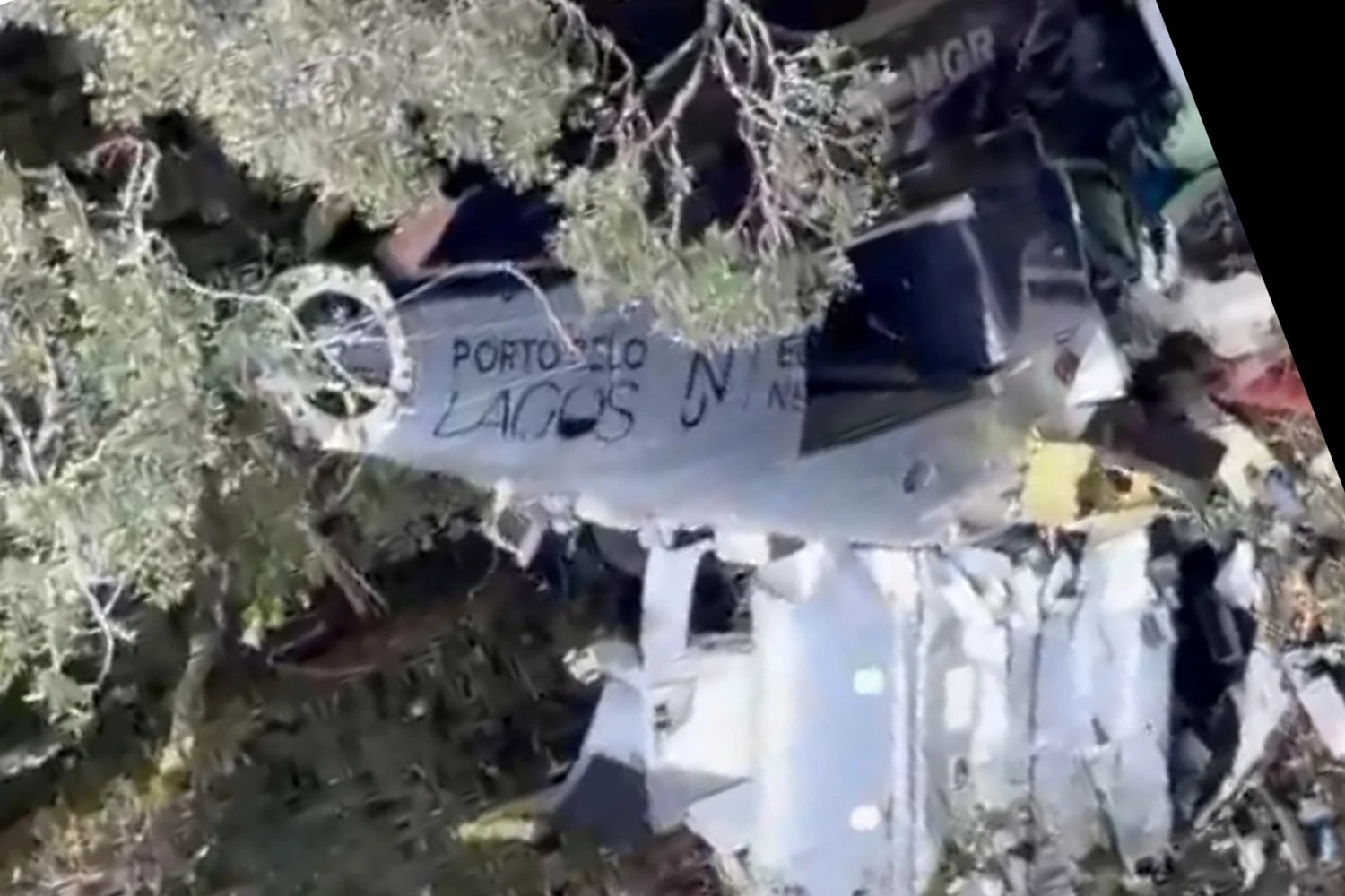Destroços do helicóptero Bell 430 que levava o cantor Rick