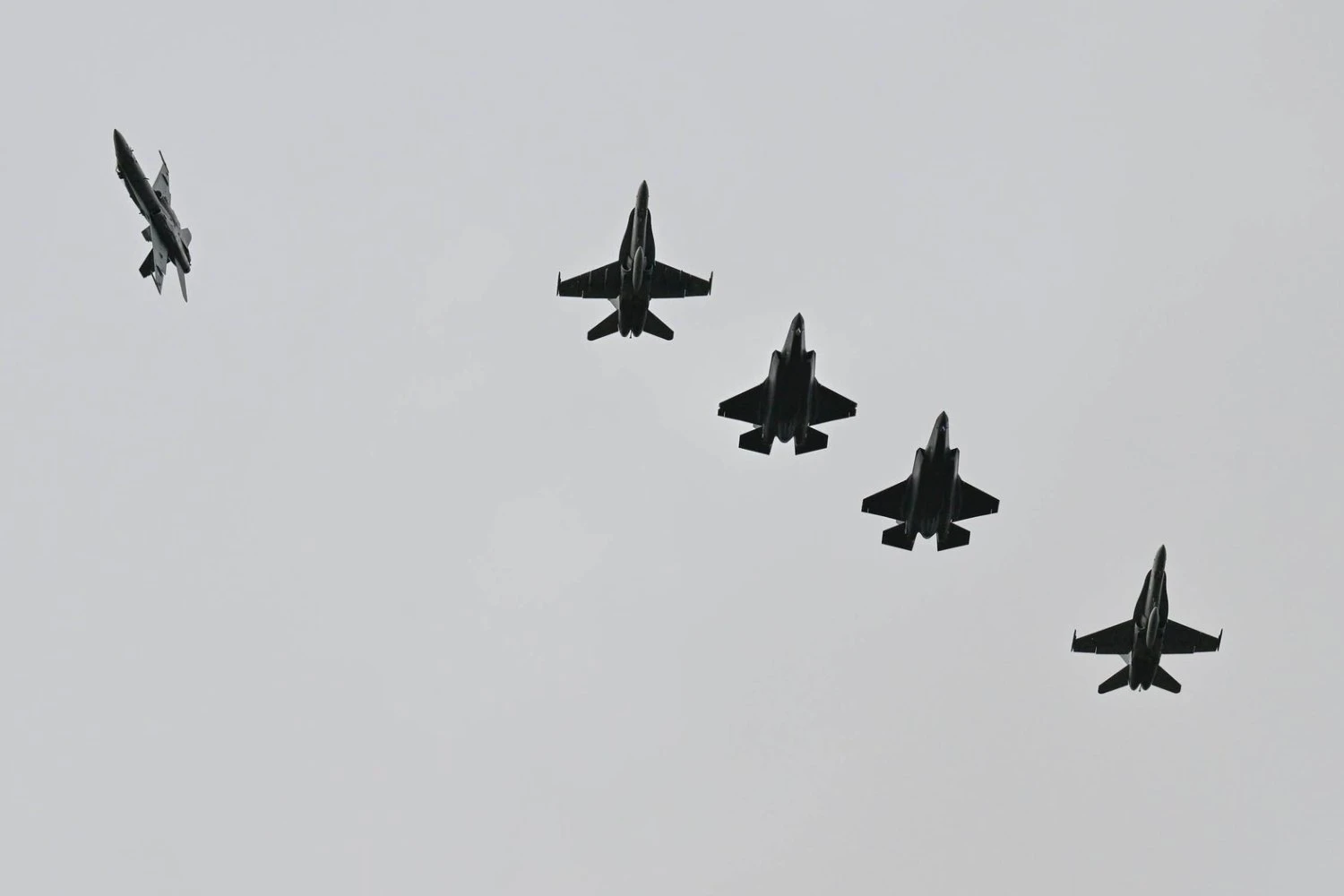Caça F-35A chega à Finlândia