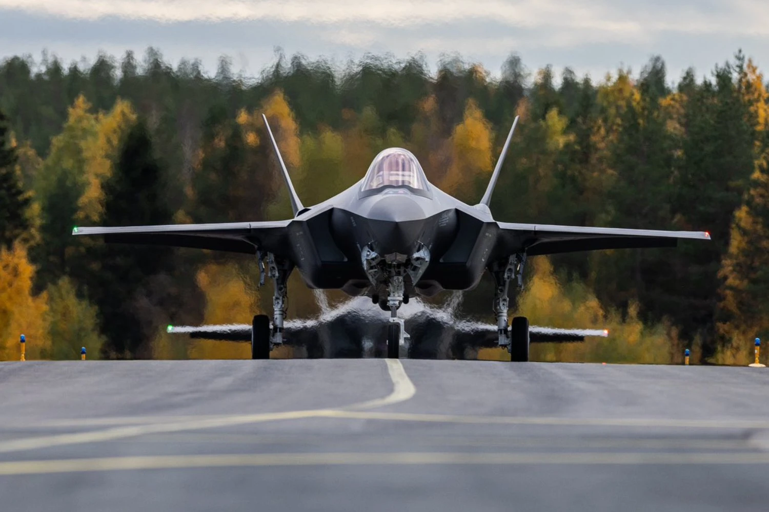 Caça F-35A chega à Finlândia