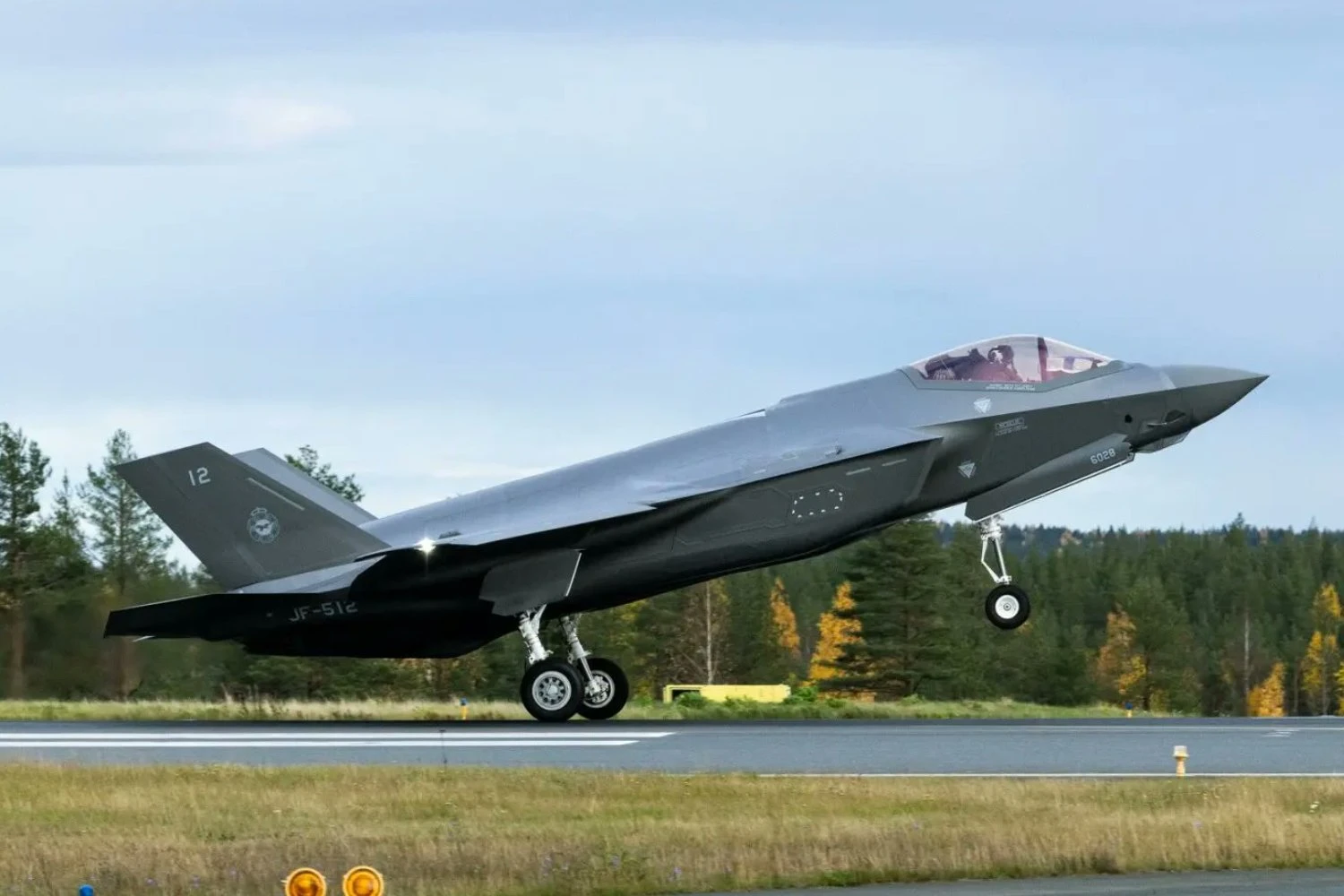 Caça F-35A chega à Finlândia
