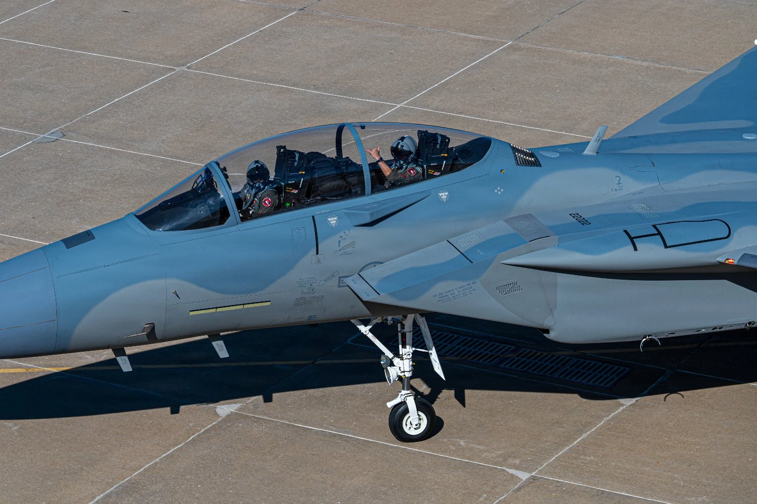 Primeiro F-15EX que ficará no Japão decola para a Base Aérea de Kadena