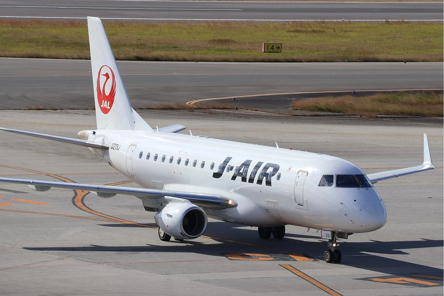 Japan Airlines renova acordo de suporte com a Embraer enquanto avalia o E2