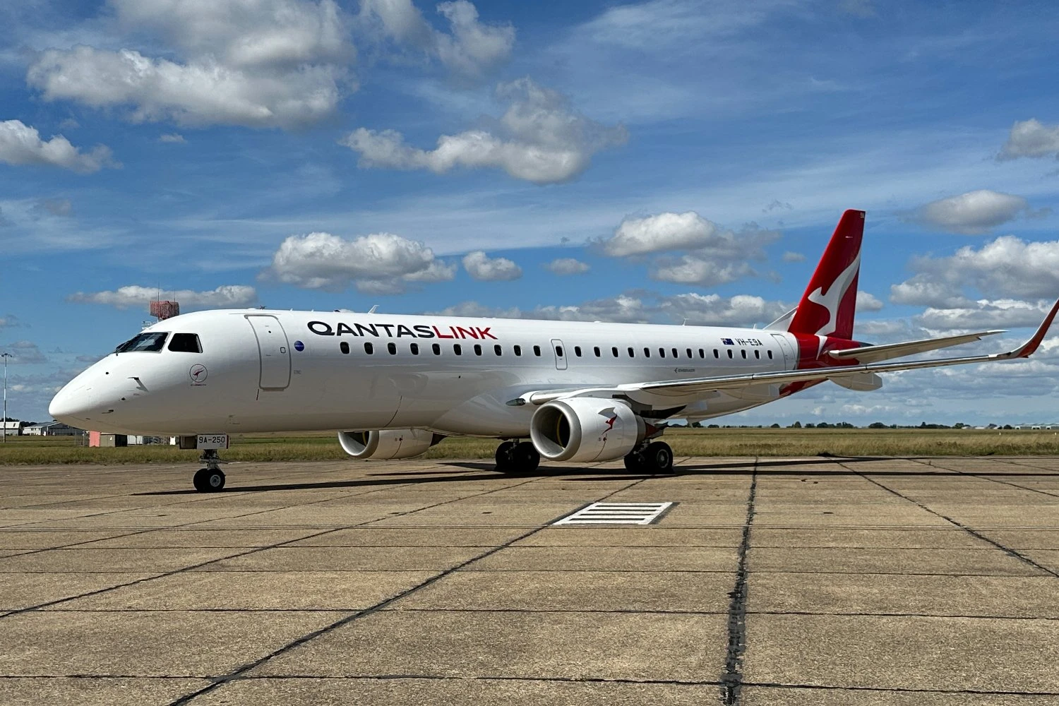 Primeiro E190 da QantasLink