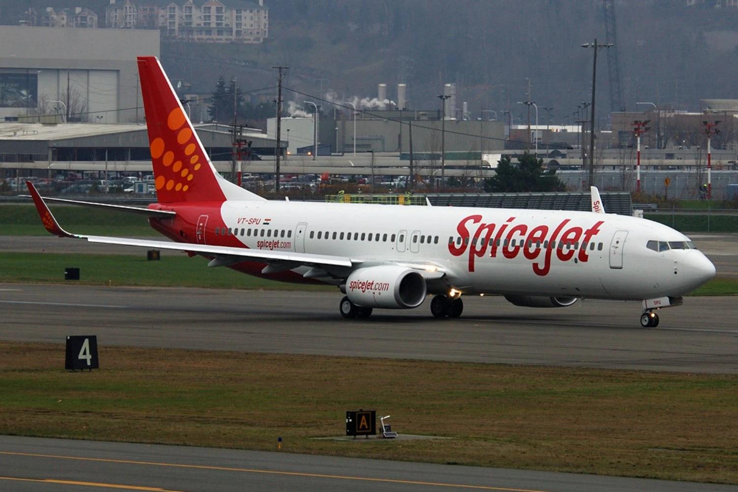 SpiceJet Boeing 737-800
VT-SPU