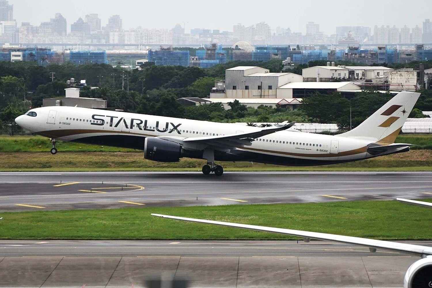 Starlux Airlines Airbus A330-900