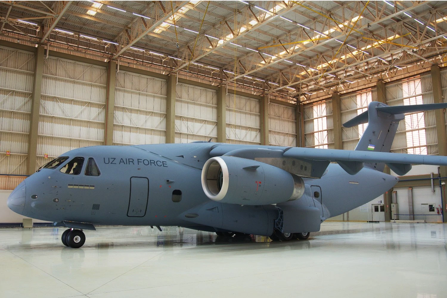 Embraer C-390 'ex-Força Aérea Brasileira' é entregue ao Uzbequistão