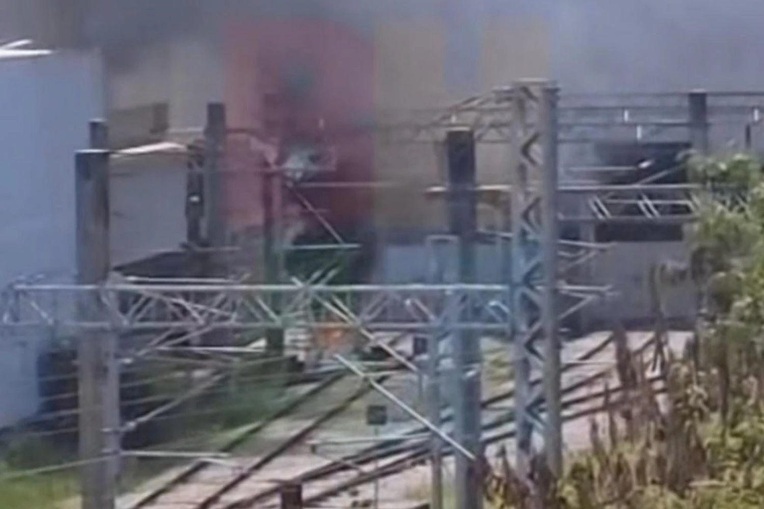 Imagens mostram aeronave destruída no pátio do Metrô de BH