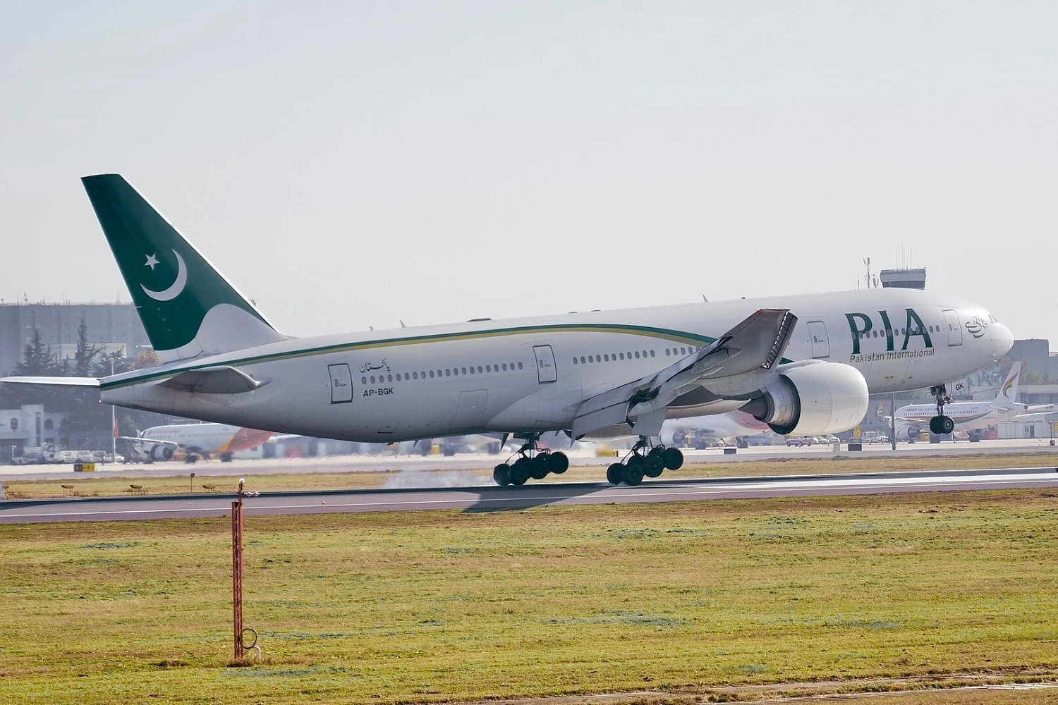 Cia aérea estatal do Paquistão avalia jatos Airbus e Boeing para reconstruir frota