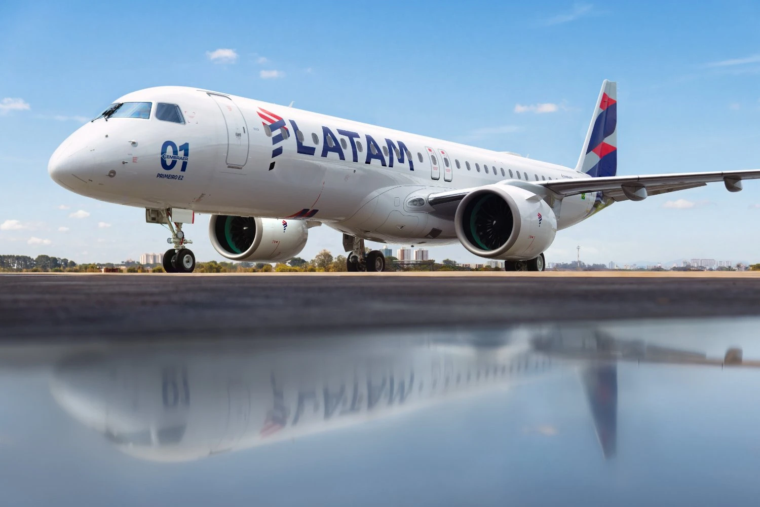 LATAM recebe primeiro Embraer E195-E2 e prepara estreia comercial para novembro