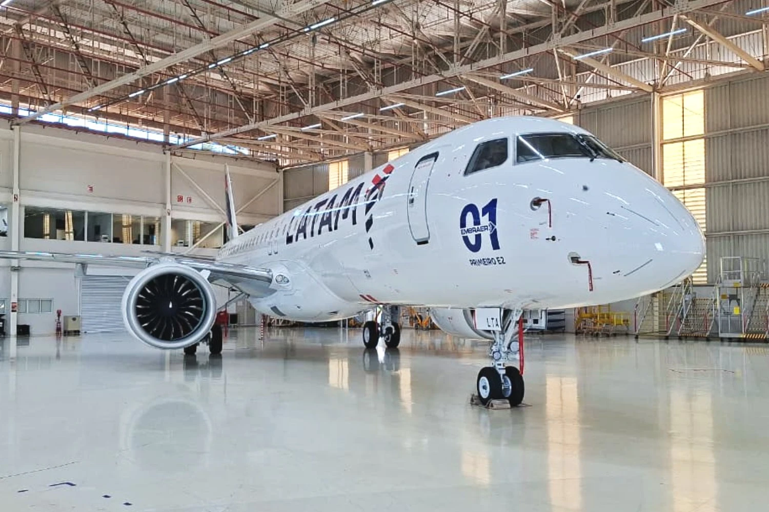 LATAM prepara duas novas fases de expansão com o jato E195-E2