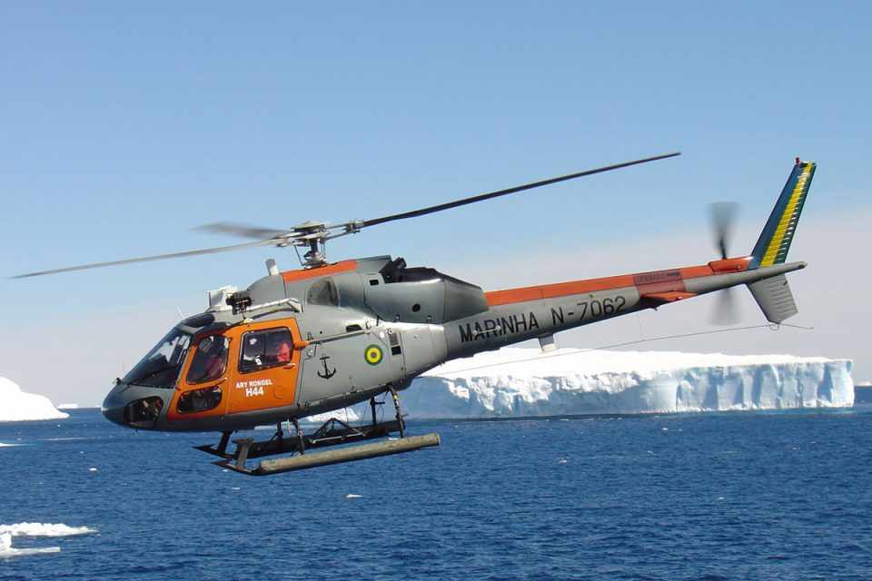 O Esquilo pode permanecer voando por quatro horas ou se deslocar por mais de 600 km (Airbus Helicopters)