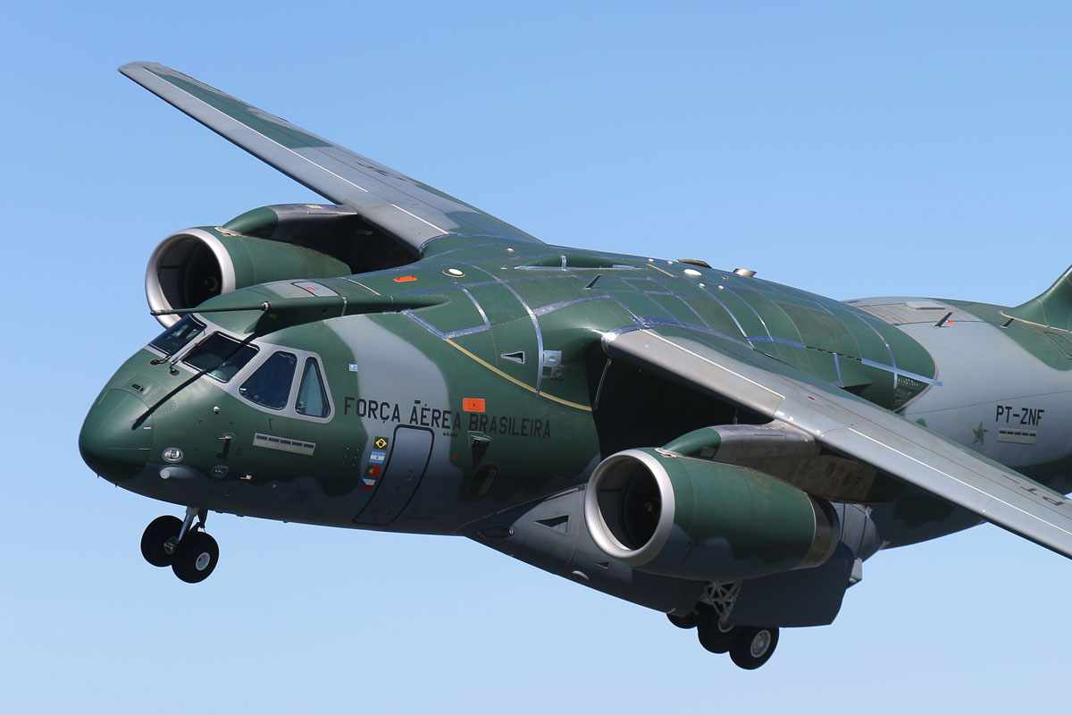 Embraer KC-390 é mais rápido, mais moderno e leva mais carga que Hercules -  04/09/2019 - UOL Economia