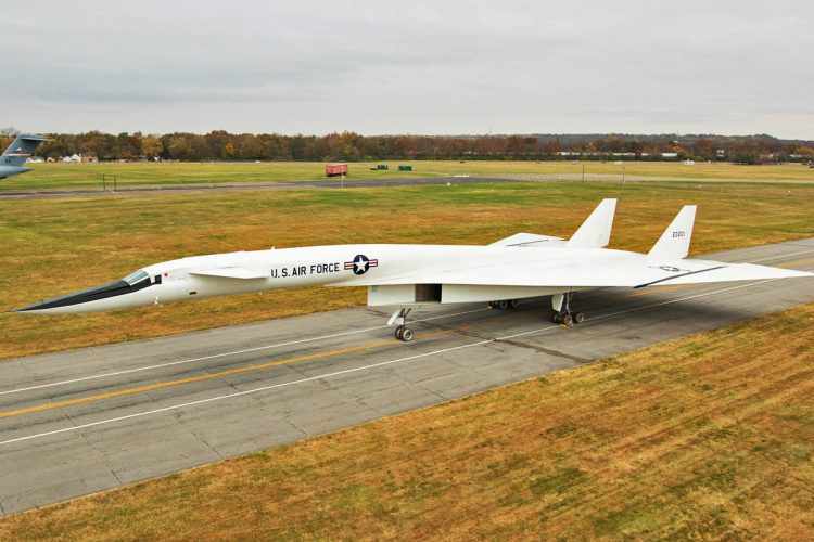 O único XB-70 restante repousa no Museu da USAF no estado de Ohio (USAF)