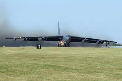 Estados Unidos Reativam Avião De Guerra B-52 Com 56 Anos De Idade - Airway