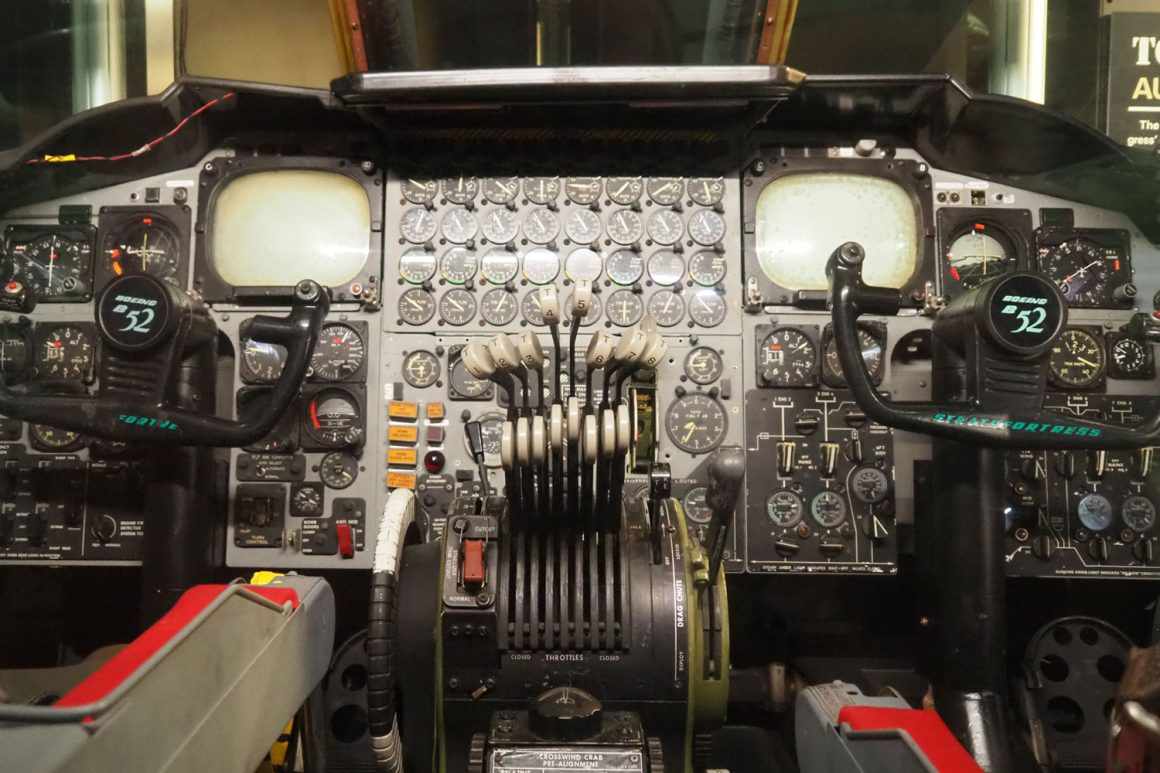 Além De Motores, Boeing Mostra Cockpit Atualizado Do B-52 - Airway