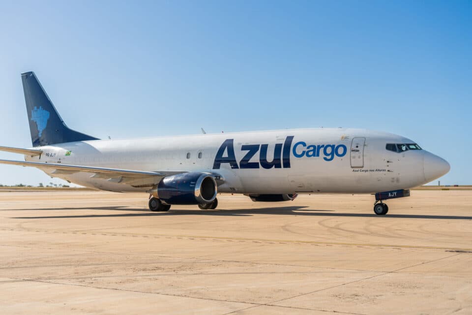 Boeing 737-400F cargueiro da Azul