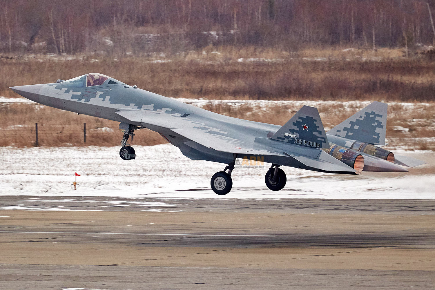 mais-um-ca-a-stealth-sukhoi-su-57-foi-entregue-for-a-a-rea-da-r-ssia