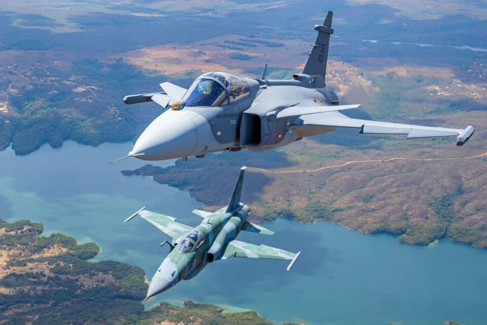 Caças F-39E Gripen e F-5 Tiger II