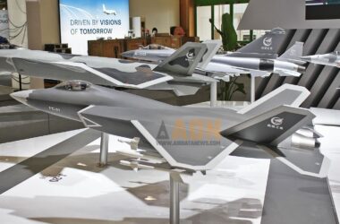 Maquete do caça FC-31 que foi mostrada no Paris Air Show