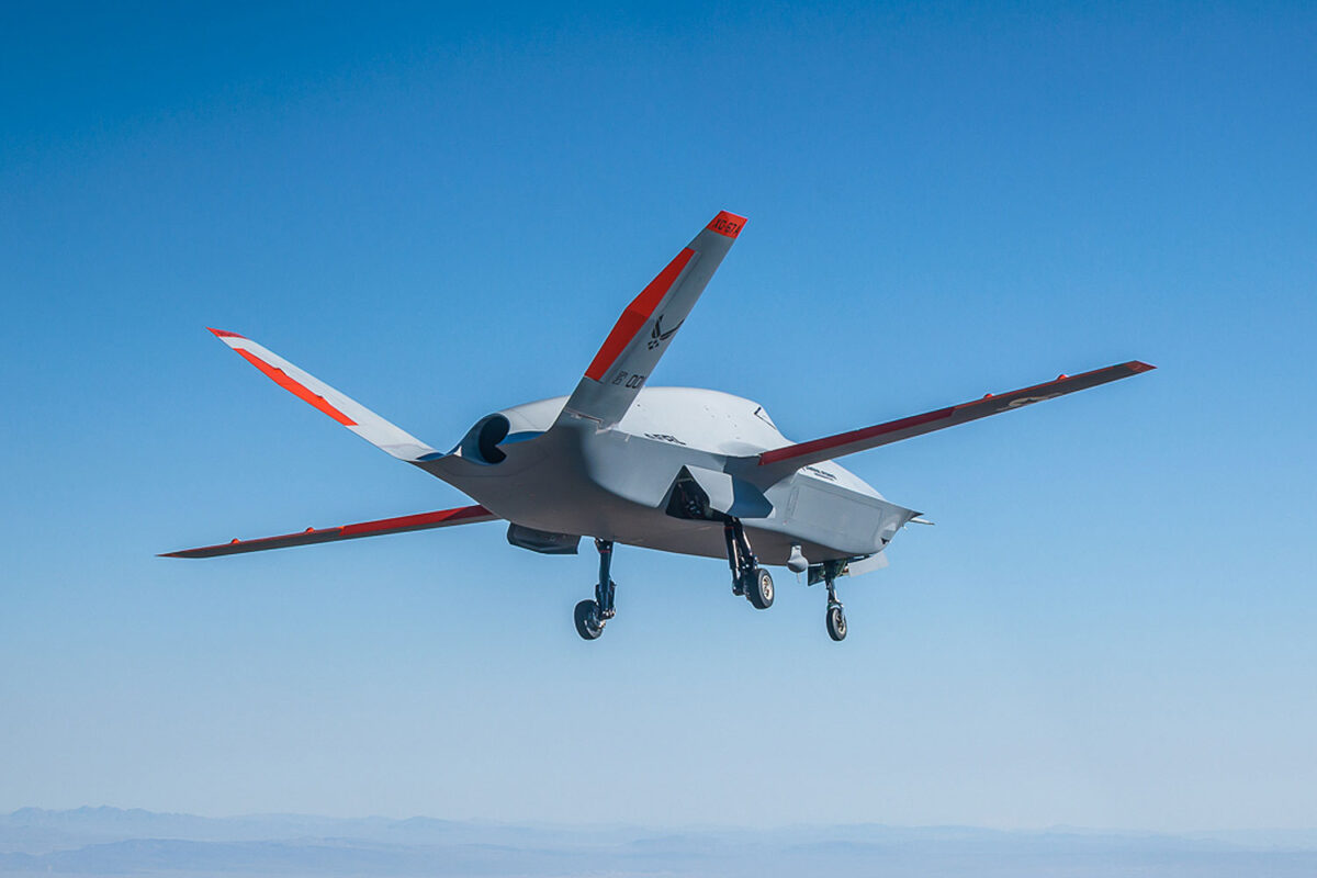 O drone XQ-67A em voo