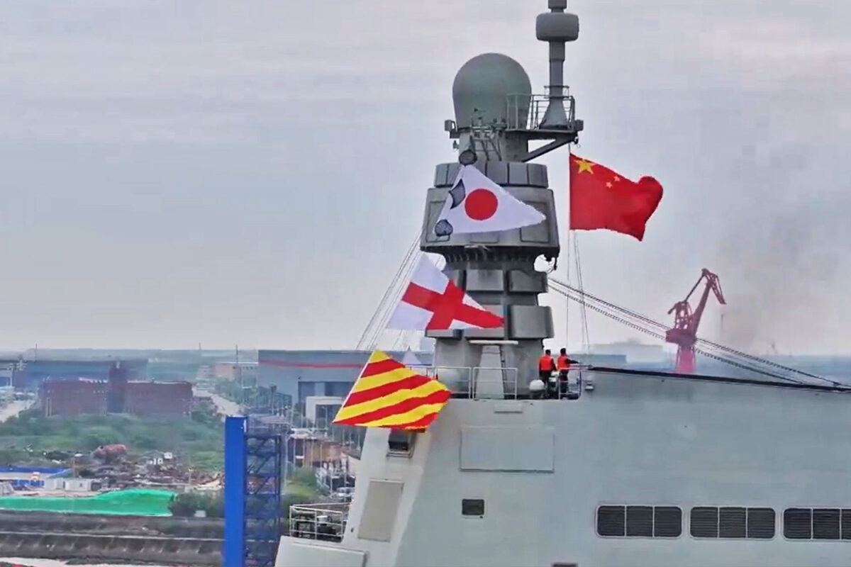 Ao contrário dos porta-aviões nucleares dos EUA, o Fujian usa turbinas a vapor