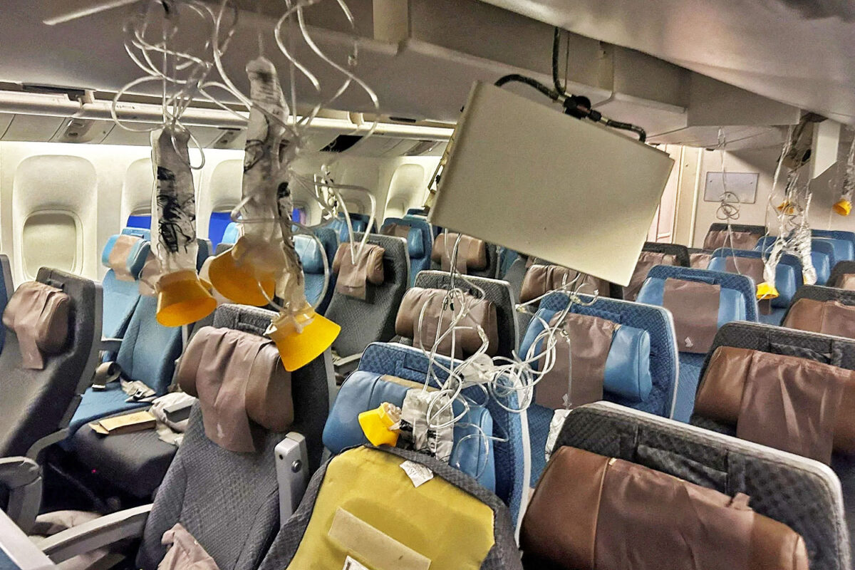Estado da cabine de passageiros após a turbulência