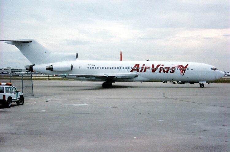 A Air Vias chegou a ter três 727-200 em operação. Foto: Jetpix via Wikimedia Commons.