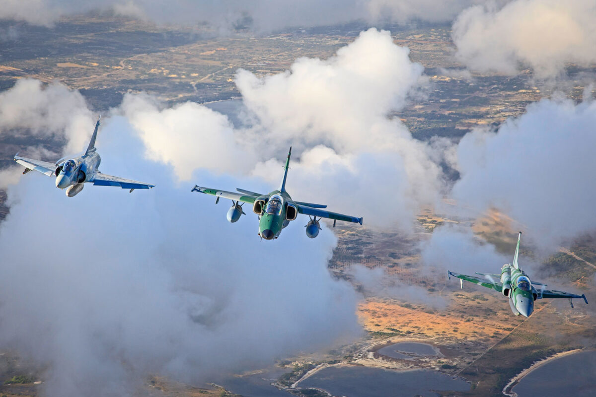 A FAB tem tradição em operar mais de uma aeronave de combate