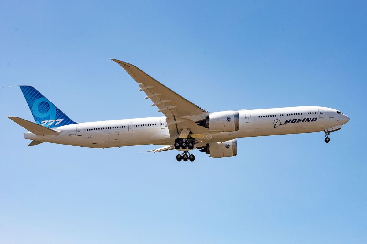 O Boeing 777-9 N779XY, que fez o primeiro voo de certificação com a FAA