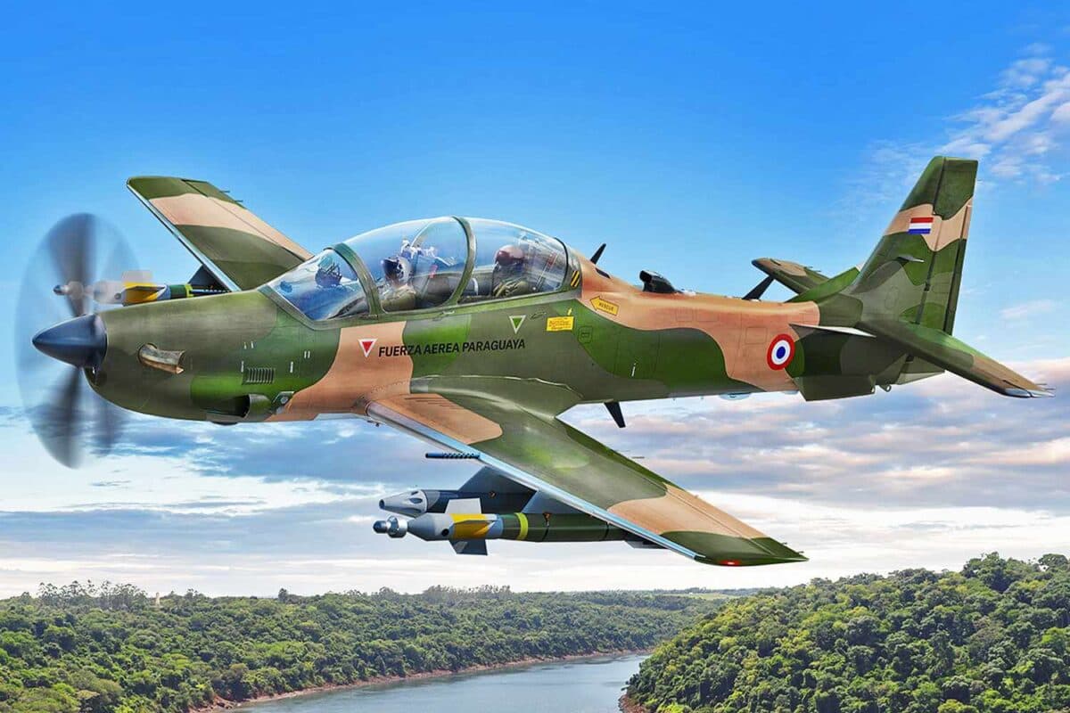 Projeção do A-29 Super Tucano com as cores do Paraguai (Embraer)