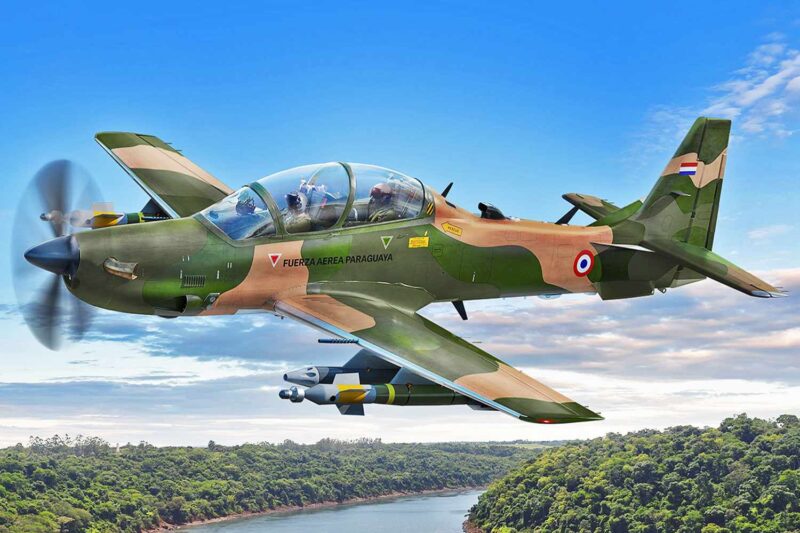 Projeção do A-29 Super Tucano com as cores do Paraguai (Embraer)