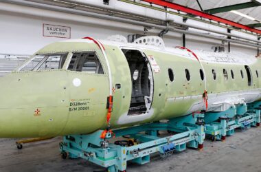 O primeiro avião D328eco já tem parte da fuselagem montada