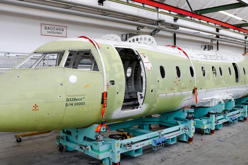 O primeiro avião D328eco já tem parte da fuselagem montada