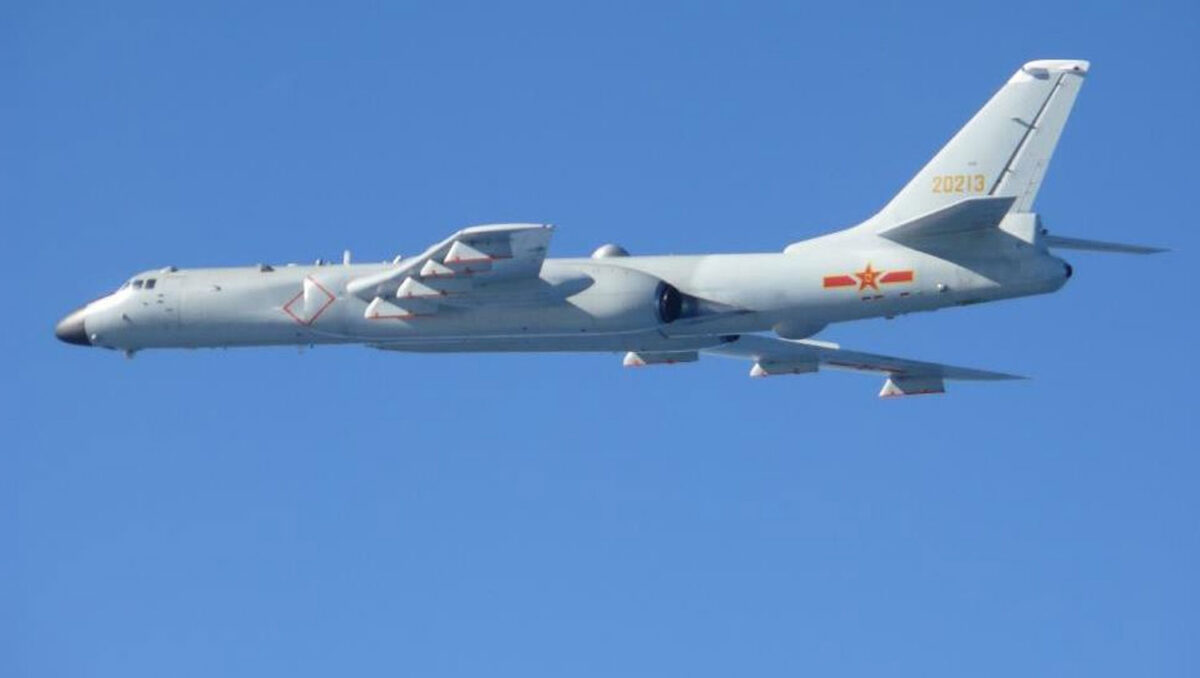 O bombardeiro H-6 chinês é uma versão sob licença do antigo Tupolev Tu-16 russo