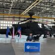 Assinatura do acordo de compra dos AH-64E Apache