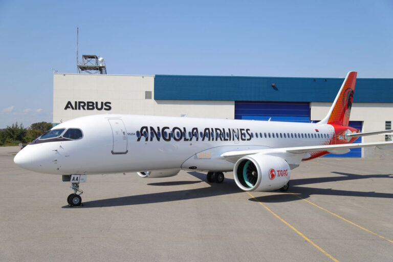 Primeiro Airbus A220-300 da TAAG (Airbus)