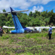 ATR 42 varou pista na Indonésia