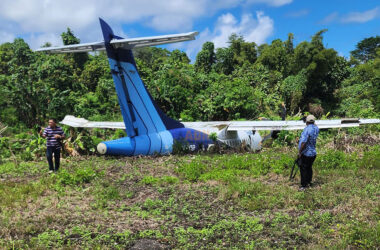 ATR 42 varou pista na Indonésia