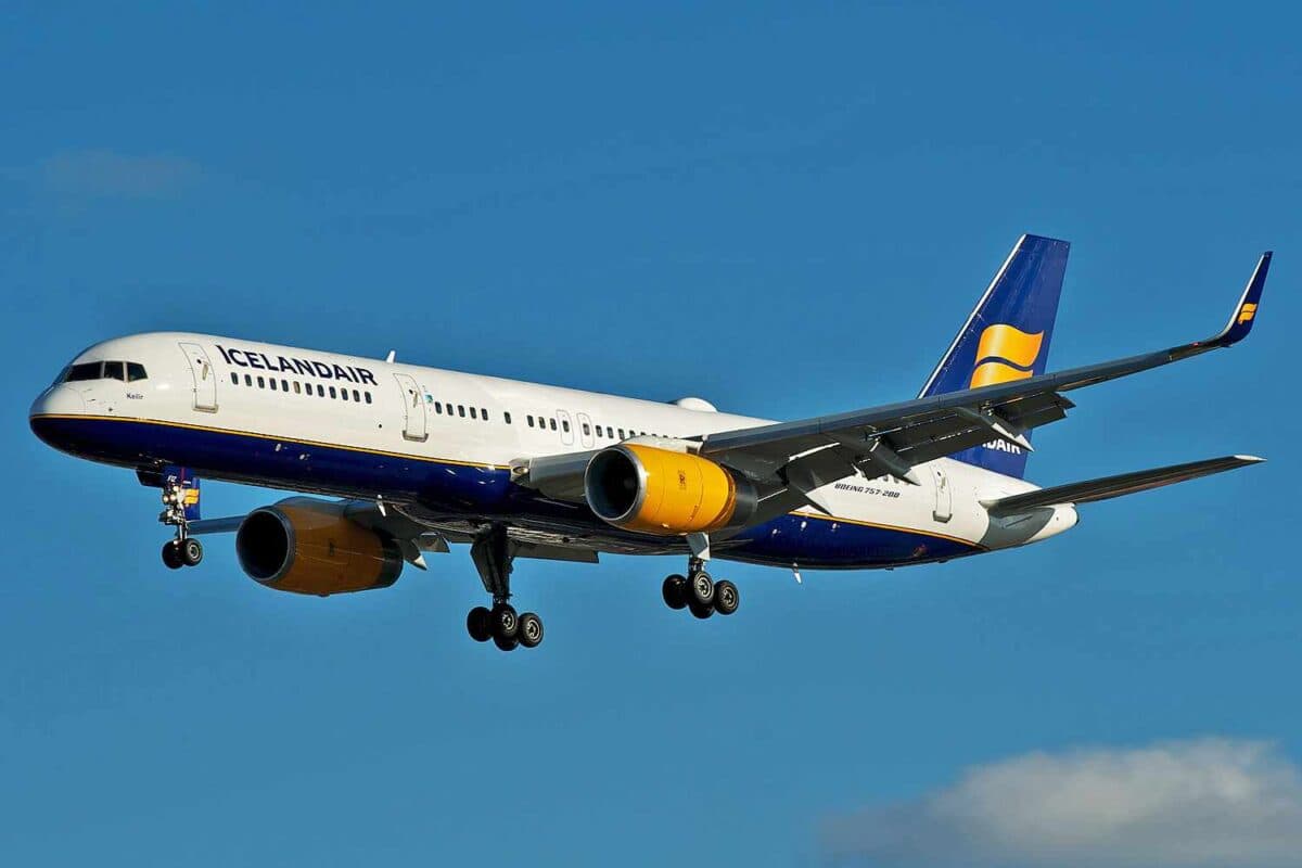 Boeing 757-200 da Icelandair (BriYYZ)