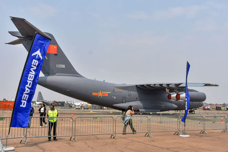 O cargueiro militar chinês Y-20 no evento sul-africano