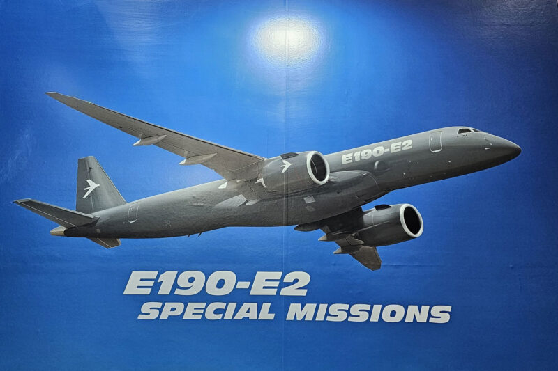 Imagem do E190-E2 em versão militar para "missões especiais"