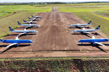 Os aviões da Azul que estavam parados em Bauru, no interior de SP (Reprodução/redes sociais)